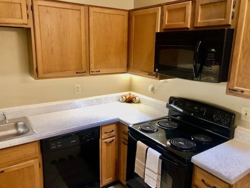 1104 Bellmont Ct - Photo 2 of 15