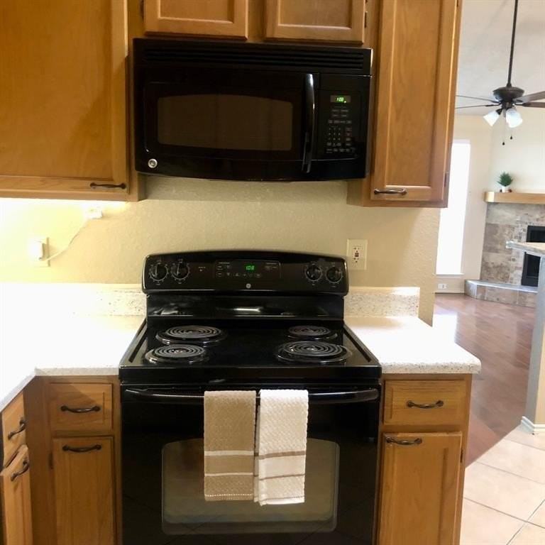 1104 Bellmont Ct - Photo 4 of 15