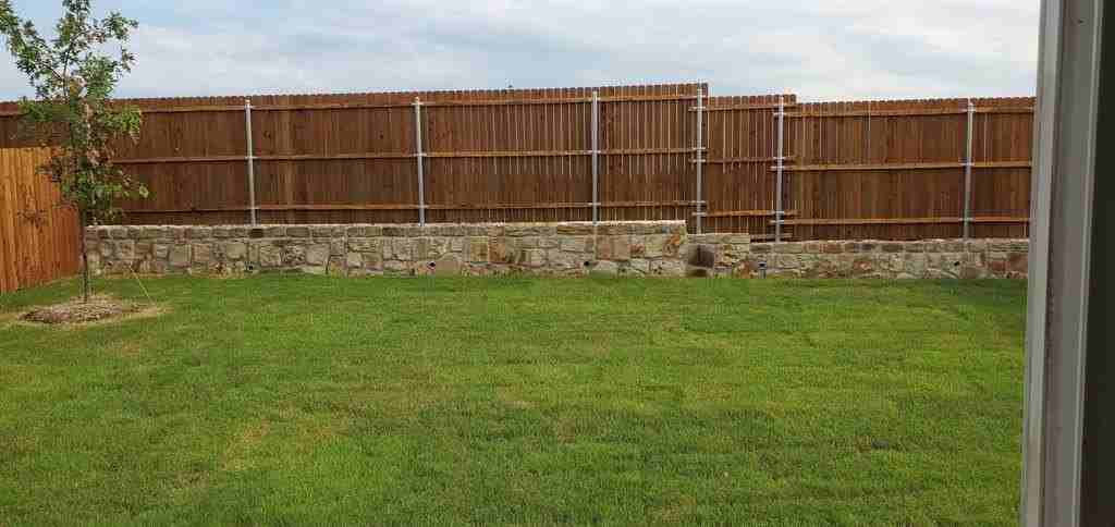 709 Peach Tree Ln - Photo 2 of 10