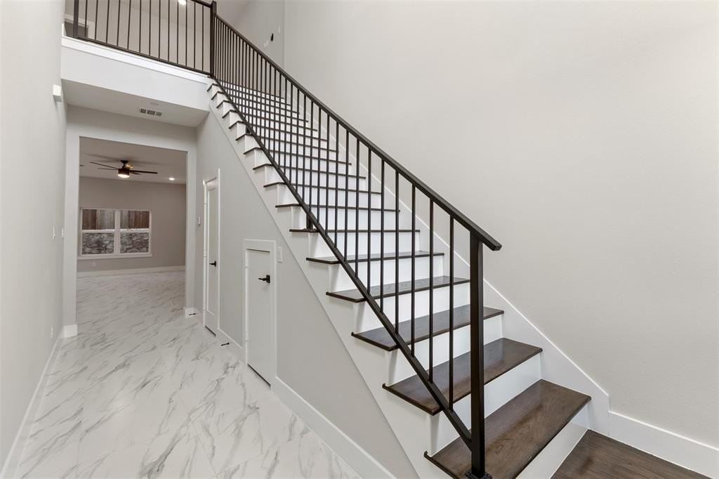 2378 Usmen Dr - Photo 4 of 27