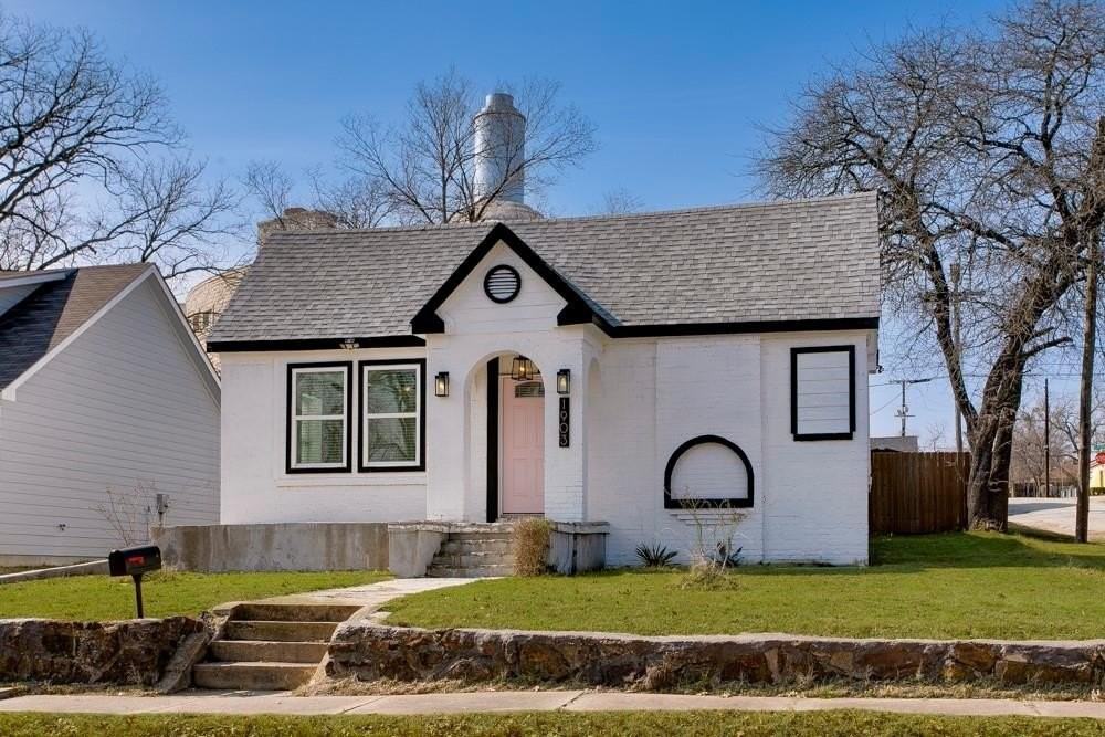 1903 Harlandale Ave - Photo 2 of 34