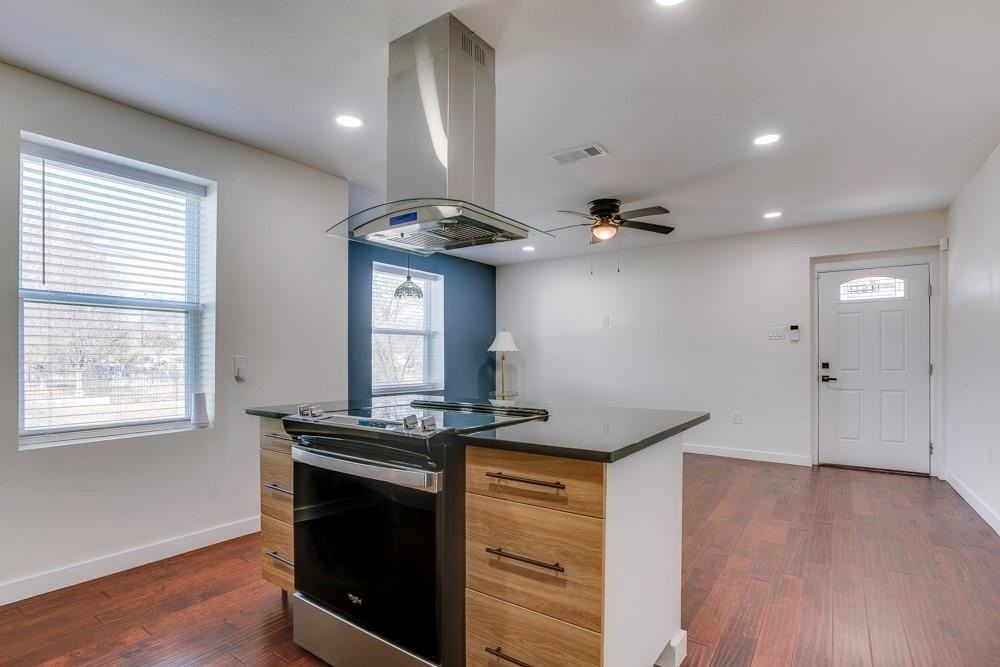 1903 Harlandale Ave - Photo 6 of 34