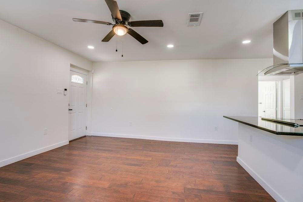 1903 Harlandale Ave - Photo 7 of 34