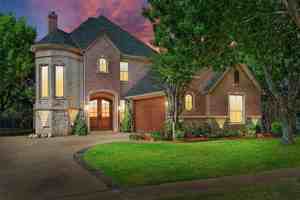 featured image of 1925 Manor Way Dr