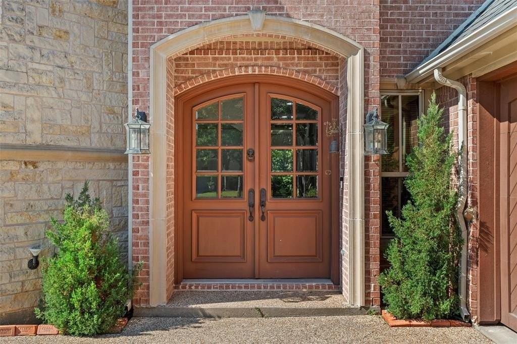 1925 Manor Way Dr - Photo 3 of 40