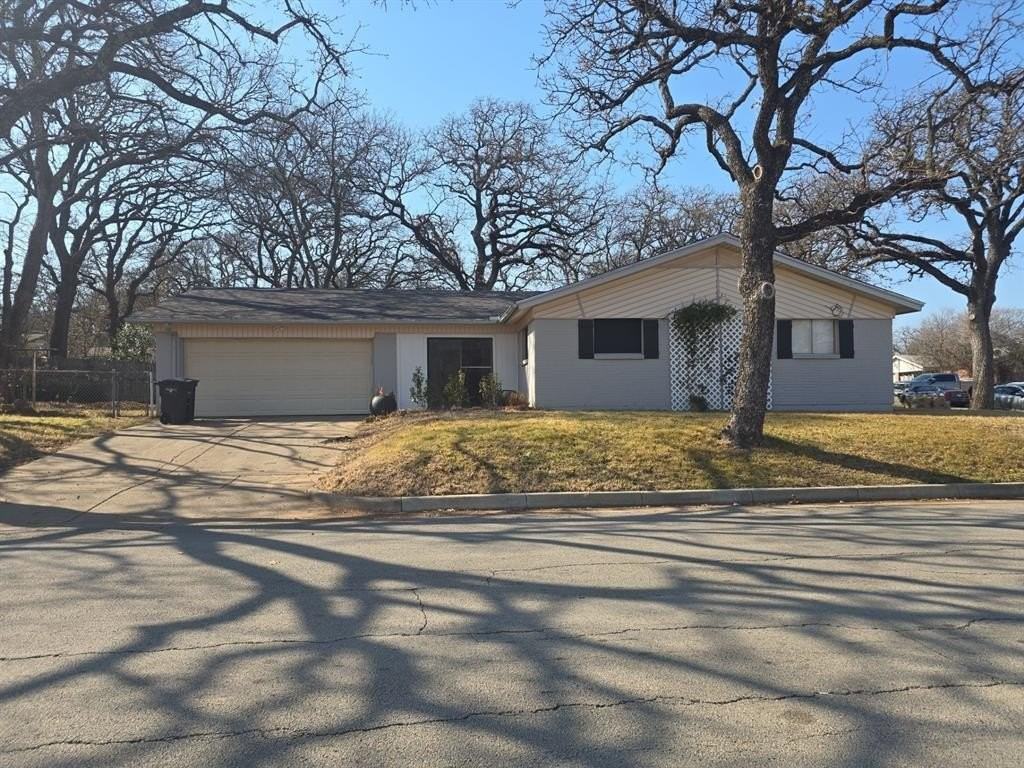 5556 Macarthur Dr - Photo 2 of 4