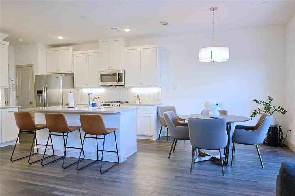 1020 Emil Pl - Photo 4 of 27