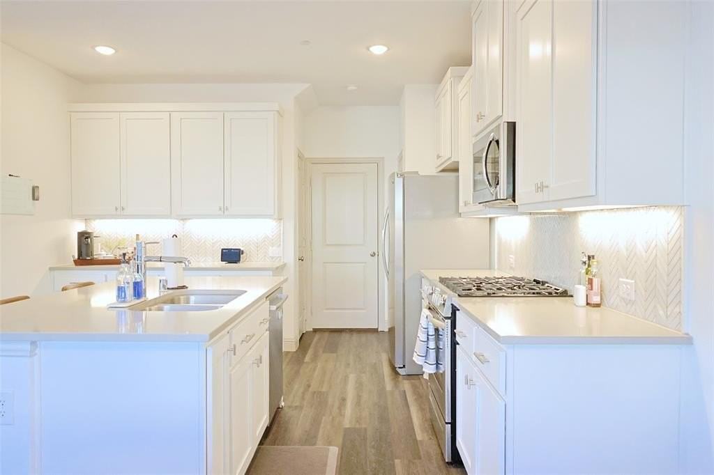 1020 Emil Pl - Photo 6 of 27