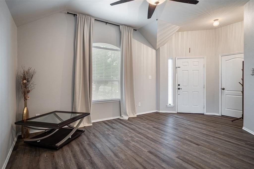 409 Dempster Ct - Photo 3 of 29