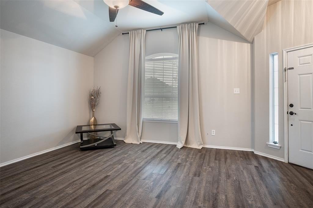 409 Dempster Ct - Photo 4 of 29