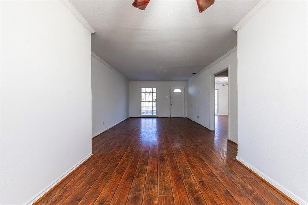 836 Dent St - Photo 3 of 17