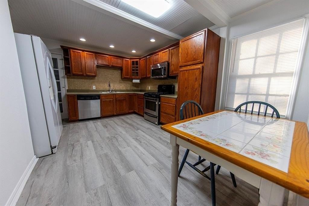 836 Dent St - Photo 4 of 17