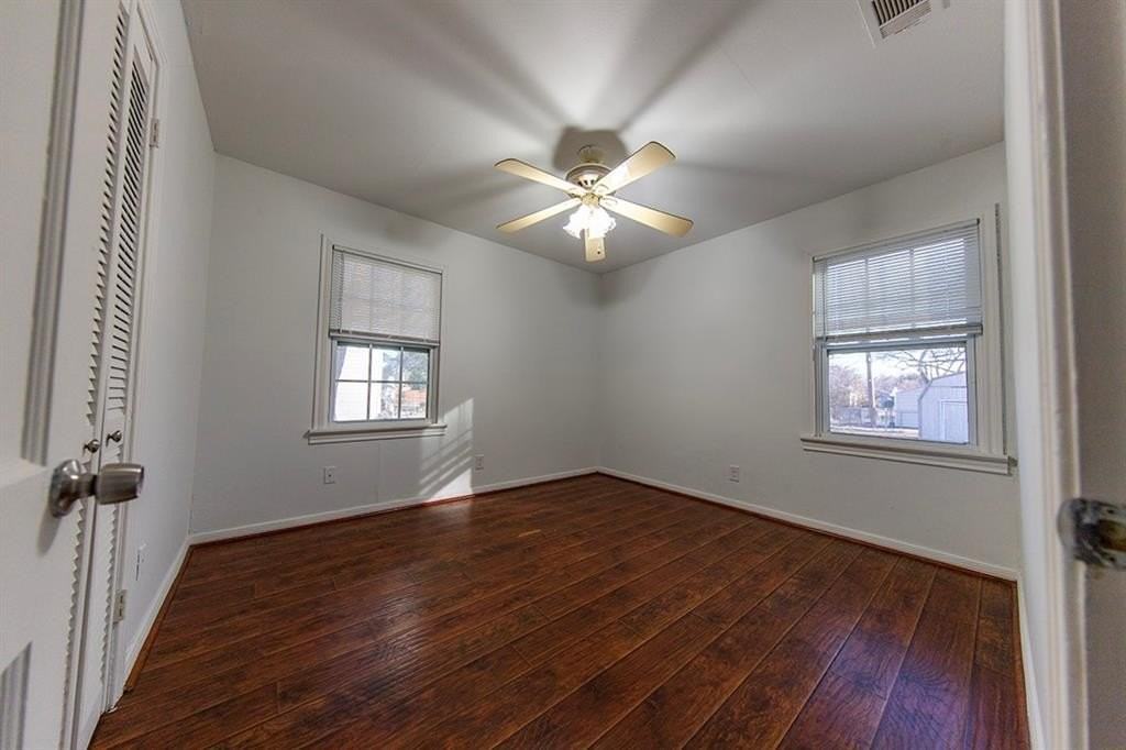 836 Dent St - Photo 7 of 17