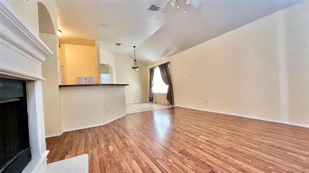 203 Waterford Dr - Photo 2 of 22