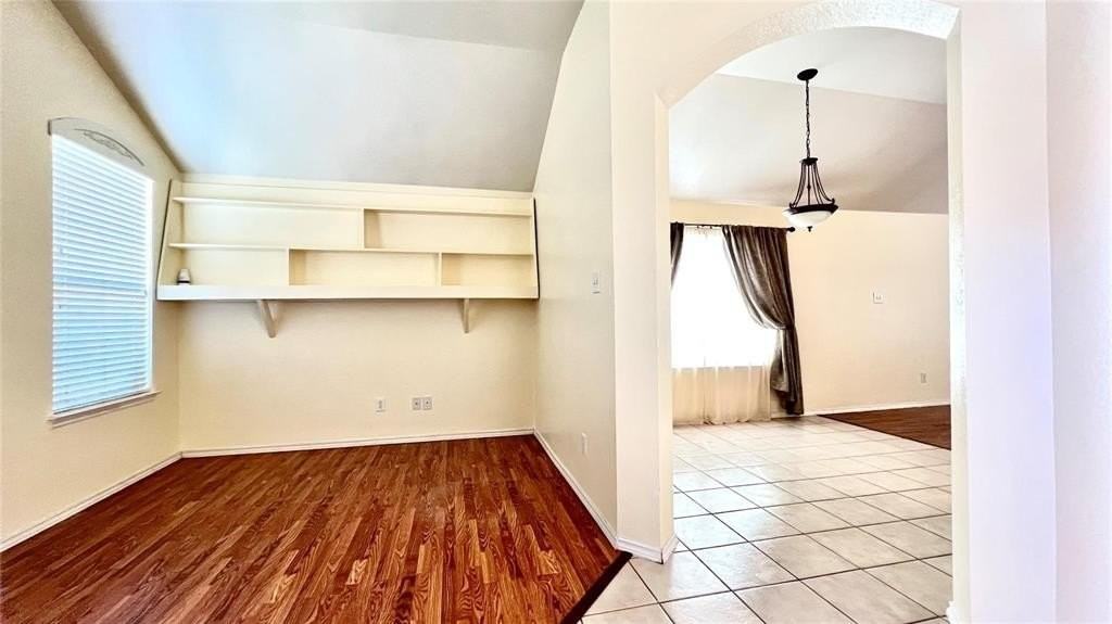 203 Waterford Dr - Photo 3 of 22