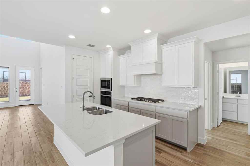 2605 Fargo Pl - Photo 4 of 19