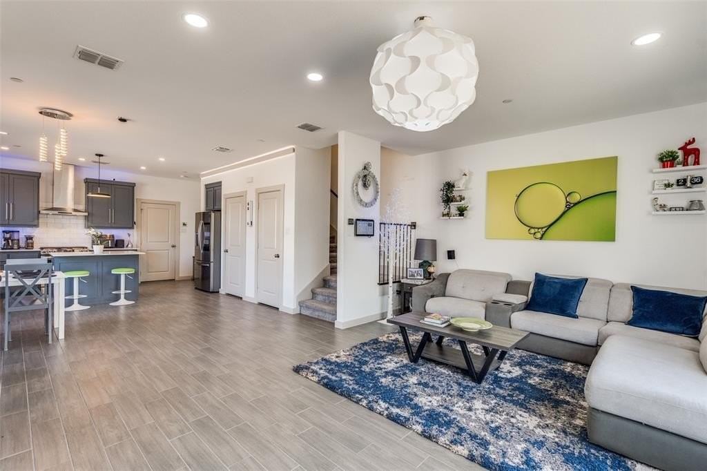 515 Wellborn Dr - Photo 2 of 13