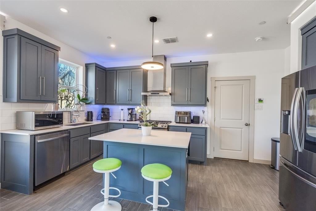 515 Wellborn Dr - Photo 5 of 13