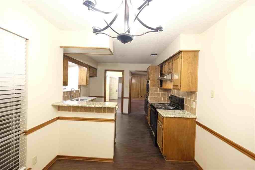 1612 Valencia Dr - Photo 4 of 11