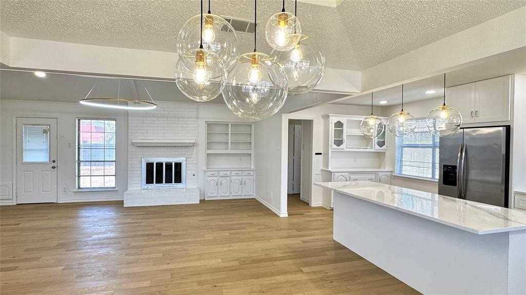 3915 Spring Hollow Dr - Photo 5 of 28