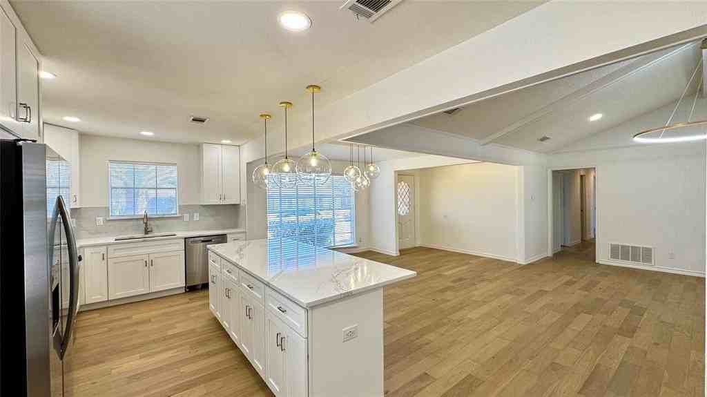 3915 Spring Hollow Dr - Photo 6 of 28