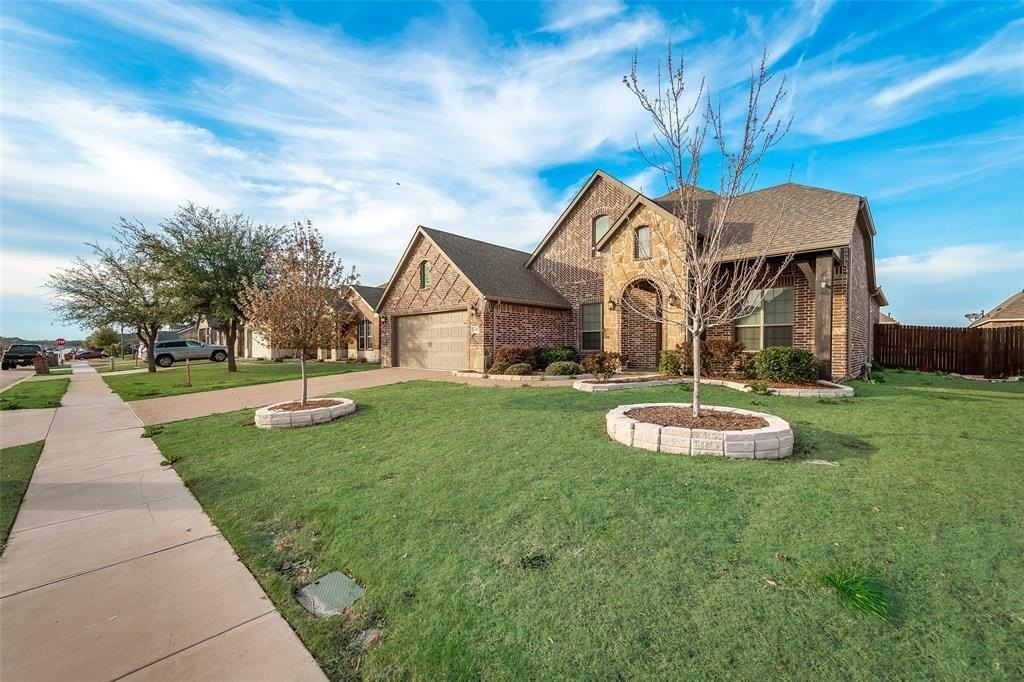 110 Thoroughbred St - Photo 2 of 18