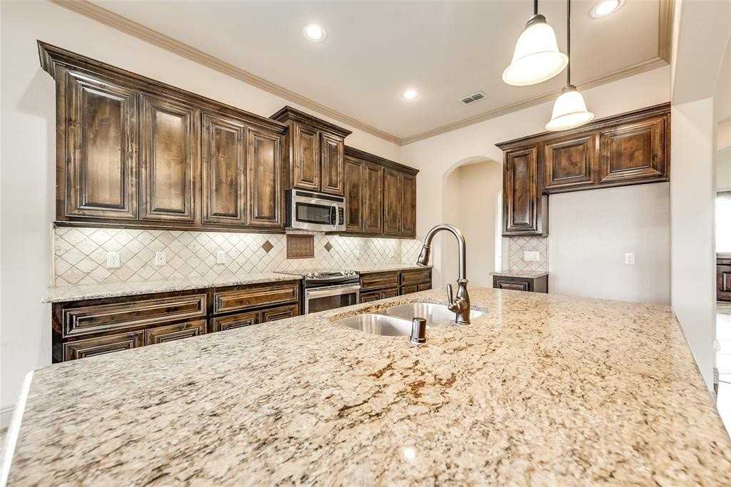 110 Thoroughbred St - Photo 4 of 18