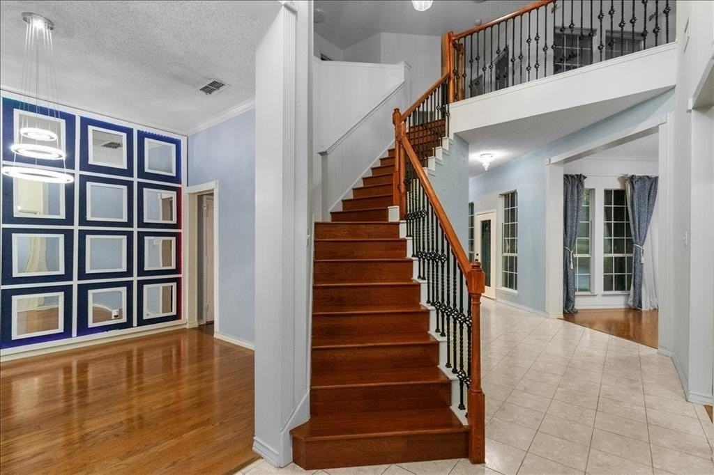 4209 Westcliff Ct - Photo 5 of 40