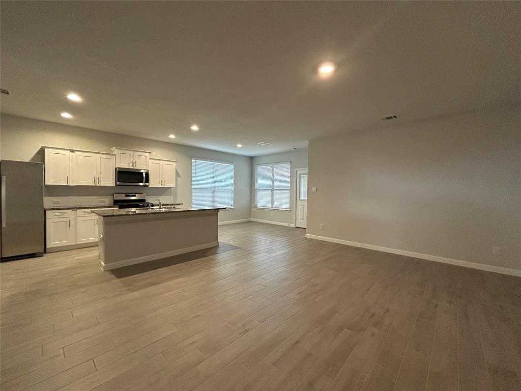 4424 Corktree Ln - Photo 2 of 25