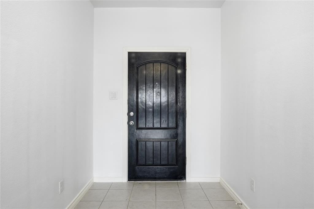 339 Blanco Dr - Photo 4 of 24