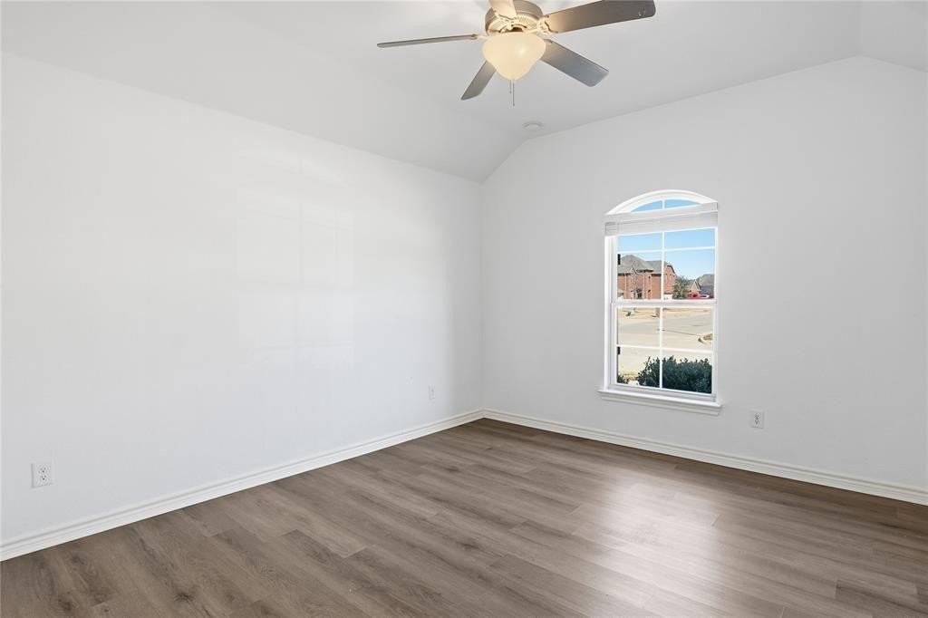 339 Blanco Dr - Photo 5 of 24