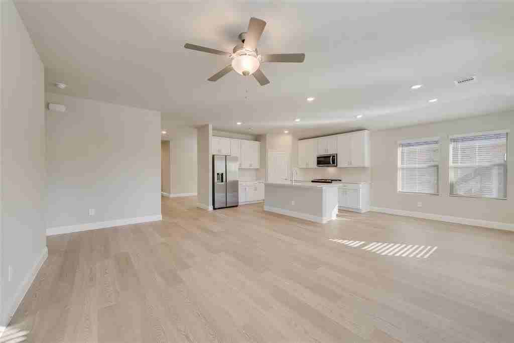 519 Huntley Dr - Photo 3 of 22