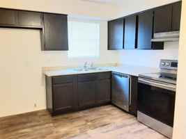 featured image of 812 Nw Summercrest Blvd #B