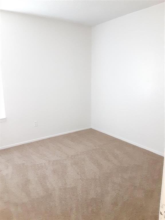 812 Nw Summercrest Blvd #B - Photo 3 of 5