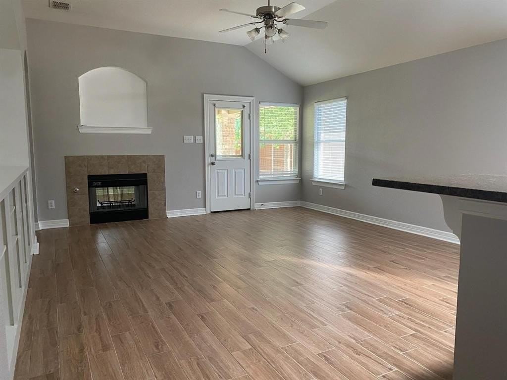 2021 Fairmount Park Dr - Photo 4 of 19