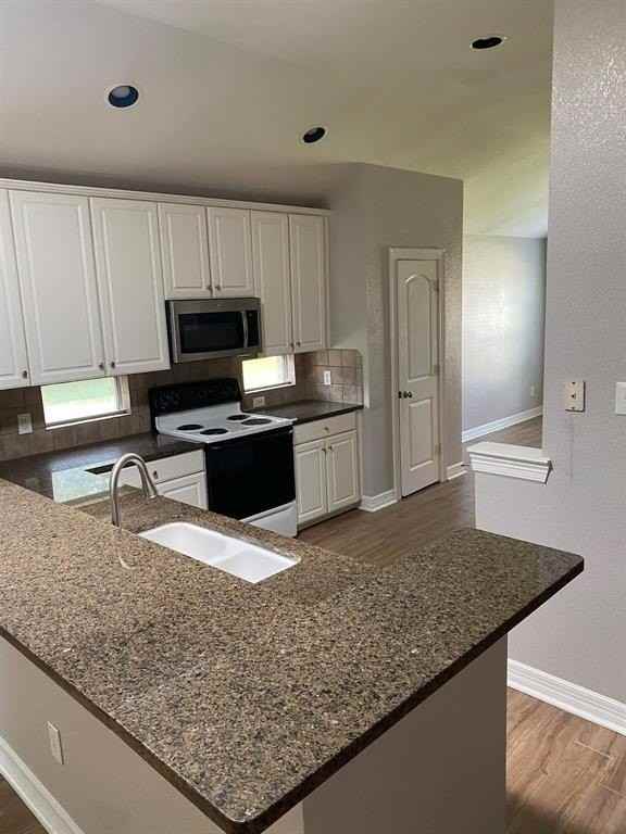 2021 Fairmount Park Dr - Photo 5 of 19