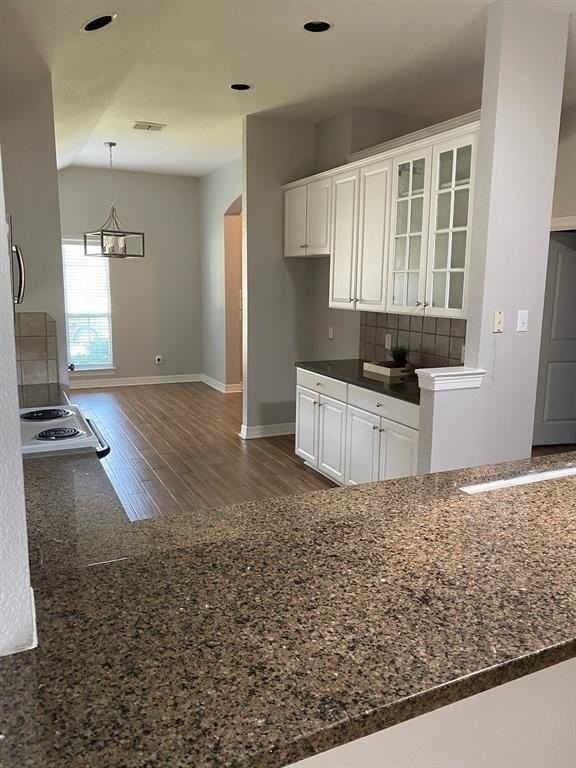 2021 Fairmount Park Dr - Photo 6 of 19