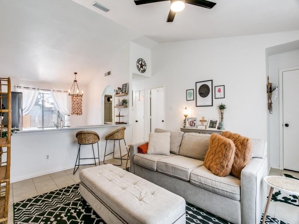 4612 Waterway Dr N - Photo 4 of 11