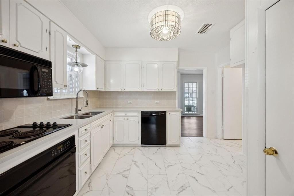 903 Live Oak St - Photo 5 of 22