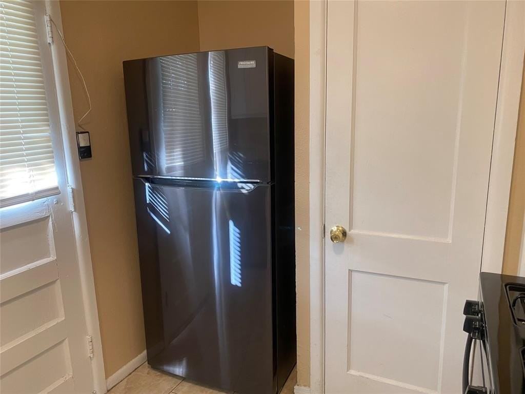 10421 Desdemona Dr - Photo 5 of 10