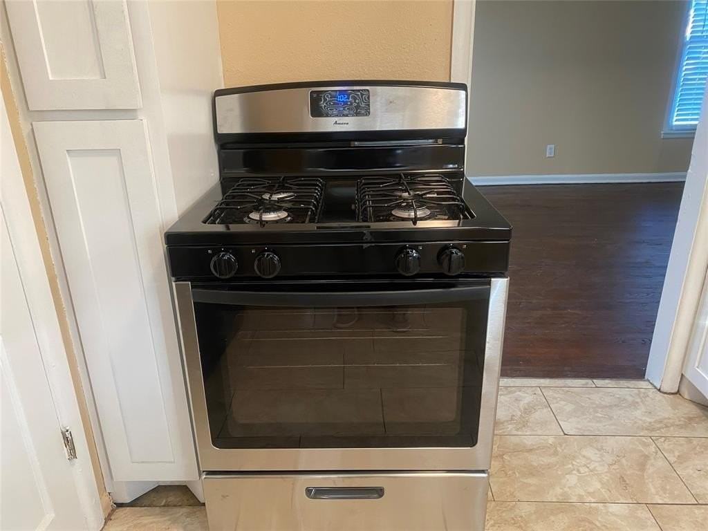 10421 Desdemona Dr - Photo 6 of 10