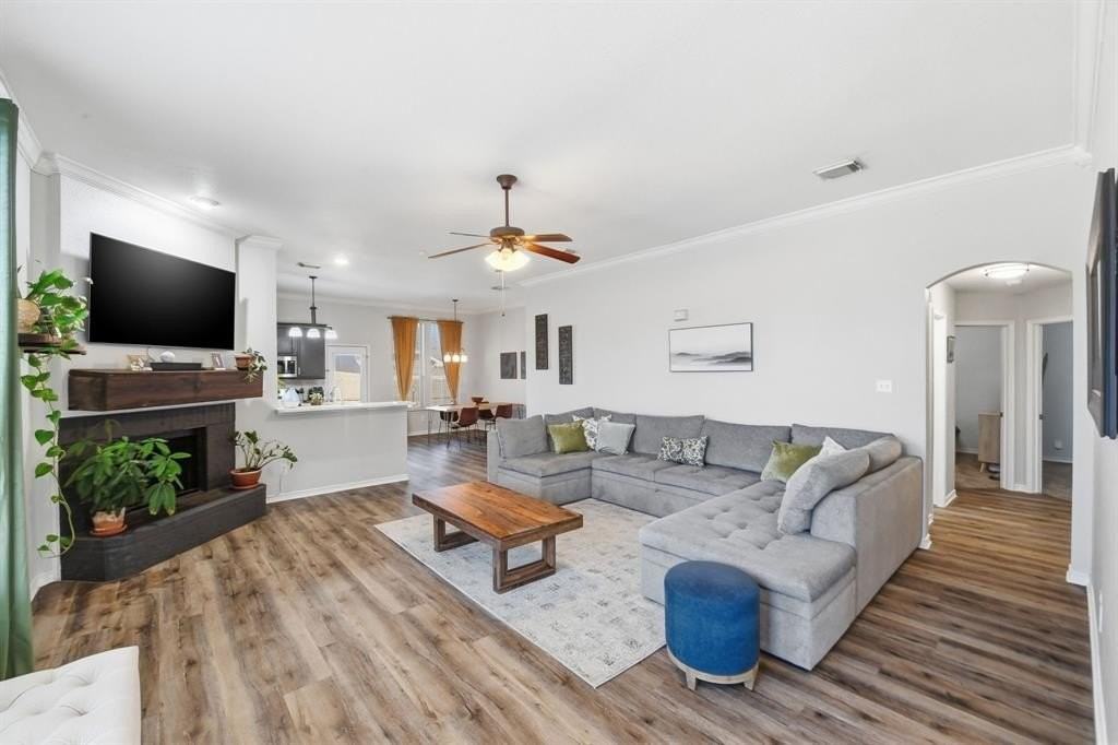 3701 Fiscal Ct - Photo 4 of 27