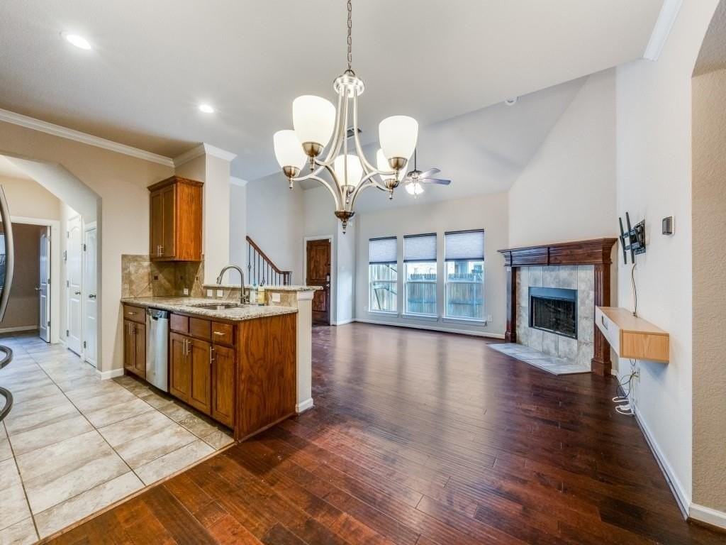 2209 Highland Villa Ln - Photo 2 of 24