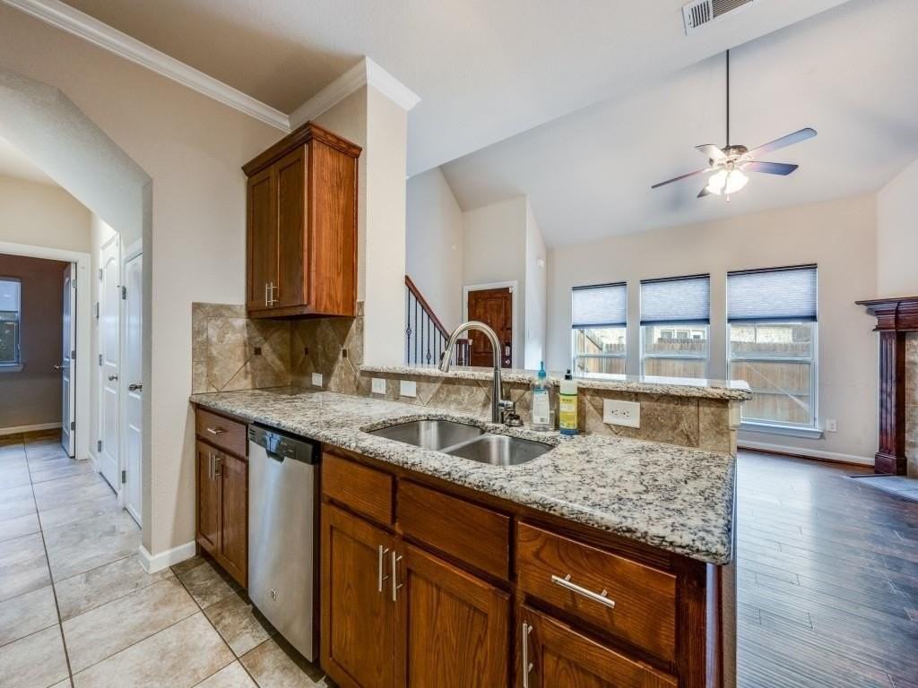 2209 Highland Villa Ln - Photo 5 of 24