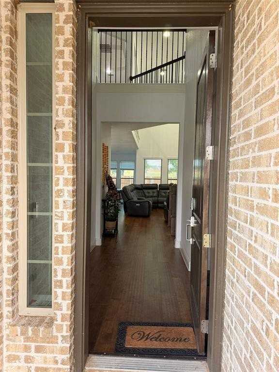 325 Augusta Ct - Photo 3 of 18