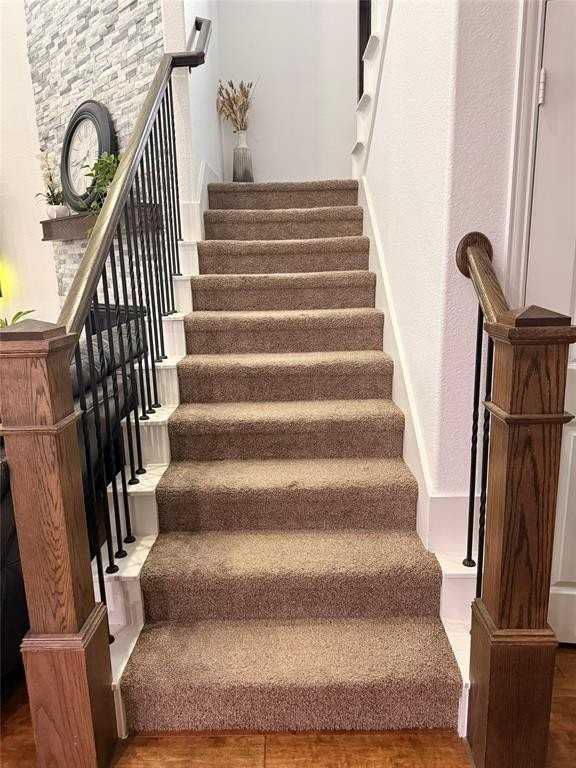 325 Augusta Ct - Photo 4 of 18