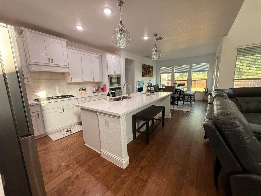 325 Augusta Ct - Photo 7 of 18