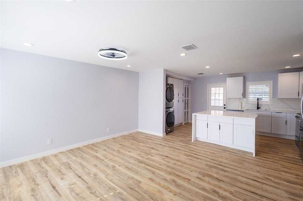 312 Elm St - Photo 4 of 16