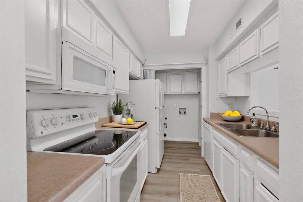 2018 Warnford Pl - Photo 7 of 34