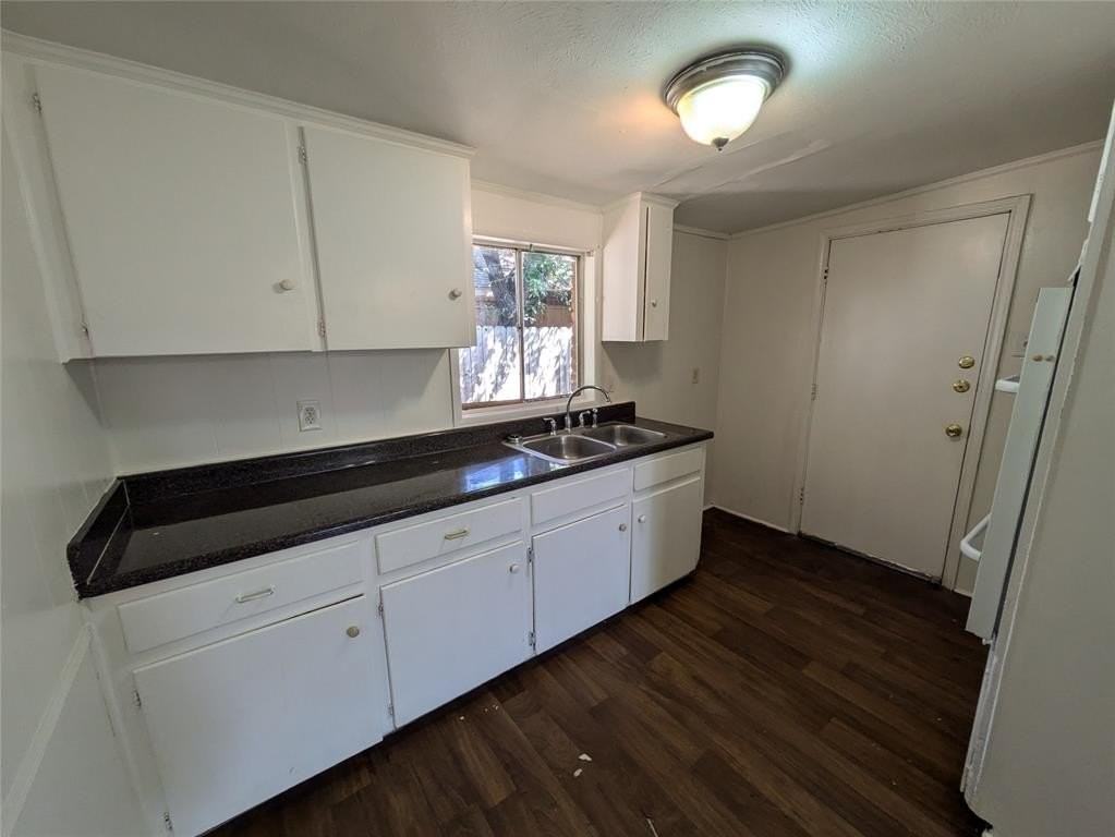 710 N Boulevard Ter - Photo 7 of 21